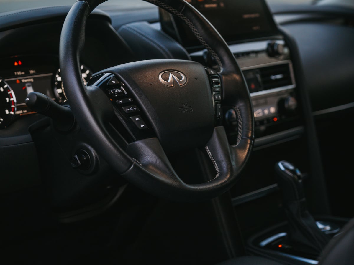 Infiniti QX80 2023 in Dubai, photo 5
