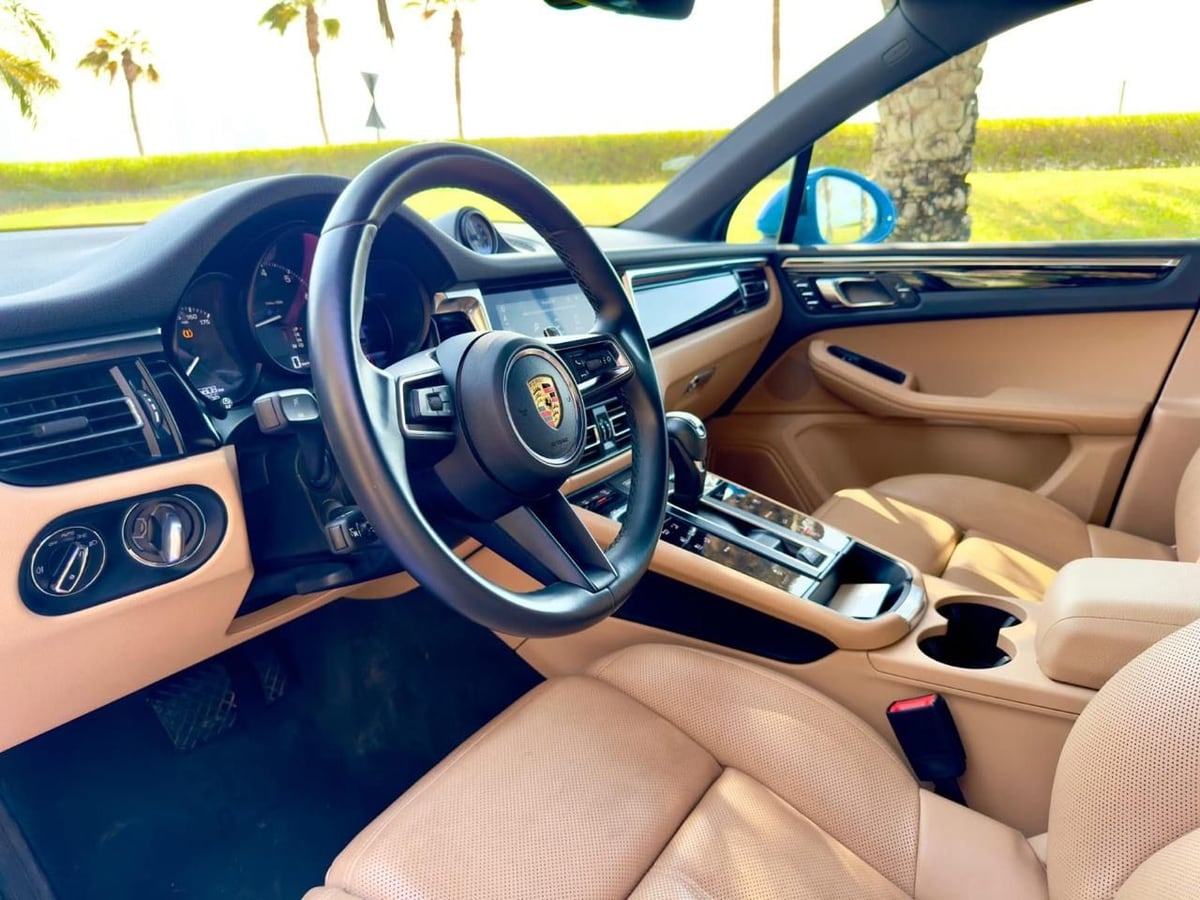 Porsche Macan 2023 in Dubai, photo 2